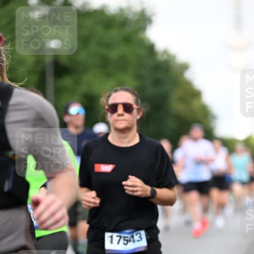 29.06.2025 - hella hamburg halbmarathon Dr. Thomas Lammeyer http://msf.ph/oto/8520271 29.06.2025 10:05:10 Kennedybrücke 1387, 1420, 1526, 1726, 2006, 2354, 2363, 2936, 3625, 3740, 4068, 4238, 4249, 4319, 4370, 4708, 5870, 6147, 6487, 6531, 6591, 6714, 6757, 6835, 6924, 7658, 7757, 7759, 7761, 8046, 8255, 8326, 8478, 8691, 8923, 9124, 9932, 10383, 10705 meine-sportfotos.de