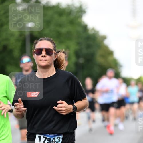 29.06.2025 - hella hamburg halbmarathon Dr. Thomas Lammeyer http://msf.ph/oto/8520282 29.06.2025 10:05:11 Kennedybrücke 1387, 1420, 1526, 1726, 2006, 2091, 2354, 2363, 2936, 3625, 3740, 4068, 4238, 4249, 4319, 4370, 4708, 5870, 6147, 6487, 6531, 6591, 6714, 6835, 6924, 7287, 7658, 7757, 7759, 7761, 8046, 8326, 8478, 8691, 8923, 9124, 9932, 10383, 10705 meine-sportfotos.de
