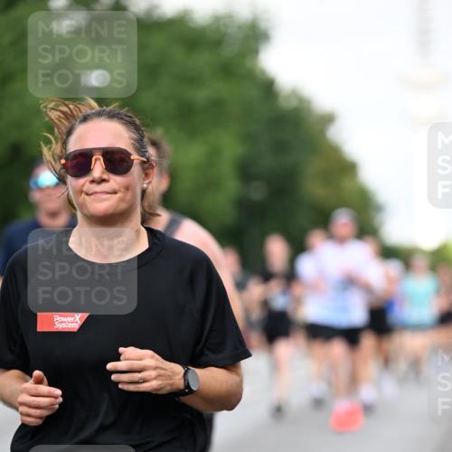 29.06.2025 - hella hamburg halbmarathon Dr. Thomas Lammeyer http://msf.ph/oto/8520298 29.06.2025 10:05:11 Kennedybrücke 1387, 1420, 1526, 1726, 2006, 2091, 2354, 2363, 2936, 3625, 3740, 4068, 4238, 4249, 4319, 4370, 4708, 5870, 6147, 6487, 6531, 6591, 6714, 6835, 6924, 7287, 7658, 7757, 7759, 7761, 8046, 8326, 8478, 8691, 8923, 9124, 9932, 10383, 10705 meine-sportfotos.de