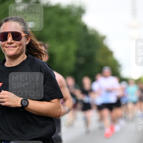29.06.2025 - hella hamburg halbmarathon Dr. Thomas Lammeyer http://msf.ph/oto/8520301 29.06.2025 10:05:11 Kennedybrücke 1387, 1420, 1526, 1726, 2006, 2091, 2354, 2363, 2936, 3625, 3740, 4068, 4238, 4249, 4319, 4370, 4708, 5870, 6147, 6487, 6531, 6591, 6714, 6835, 6924, 7287, 7658, 7757, 7759, 7761, 8046, 8326, 8478, 8691, 8923, 9124, 9932, 10383, 10705 meine-sportfotos.de