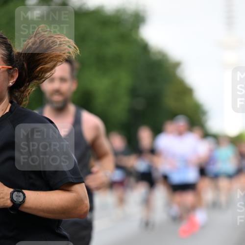 29.06.2025 - hella hamburg halbmarathon Dr. Thomas Lammeyer http://msf.ph/oto/8520312 29.06.2025 10:05:11 Kennedybrücke 1387, 1420, 1526, 1726, 2006, 2091, 2354, 2363, 2936, 3625, 3740, 4068, 4238, 4249, 4319, 4370, 4708, 5870, 6147, 6487, 6531, 6591, 6714, 6835, 6924, 7287, 7658, 7757, 7759, 7761, 8046, 8326, 8478, 8691, 8923, 9124, 9932, 10383, 10705 meine-sportfotos.de