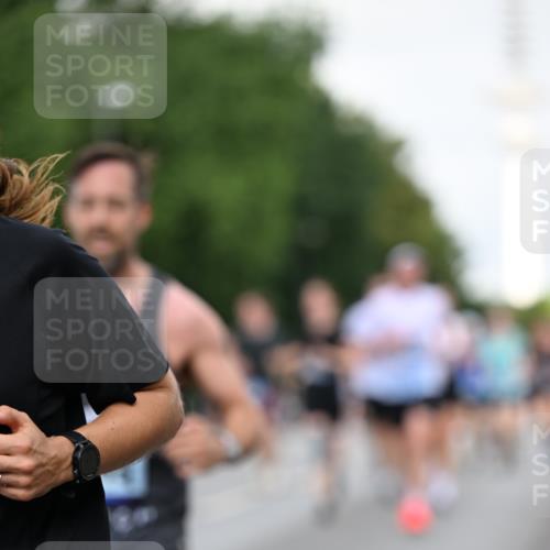 29.06.2025 - hella hamburg halbmarathon Dr. Thomas Lammeyer http://msf.ph/oto/8520319 29.06.2025 10:05:11 Kennedybrücke 1387, 1420, 1526, 1726, 2006, 2091, 2354, 2363, 2936, 3625, 3740, 4068, 4238, 4249, 4319, 4370, 4708, 5870, 6147, 6487, 6531, 6591, 6714, 6835, 6924, 7287, 7658, 7757, 7759, 7761, 8046, 8326, 8478, 8691, 8923, 9124, 9932, 10383, 10705 meine-sportfotos.de