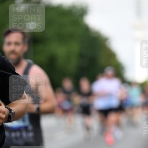 29.06.2025 - hella hamburg halbmarathon Dr. Thomas Lammeyer http://msf.ph/oto/8520322 29.06.2025 10:05:11 Kennedybrücke 1387, 1420, 1526, 1726, 2006, 2091, 2354, 2363, 2936, 3625, 3740, 4068, 4238, 4249, 4319, 4370, 4708, 5870, 6147, 6487, 6531, 6591, 6714, 6835, 6924, 7287, 7658, 7757, 7759, 7761, 8046, 8326, 8478, 8691, 8923, 9124, 9932, 10383, 10705 meine-sportfotos.de