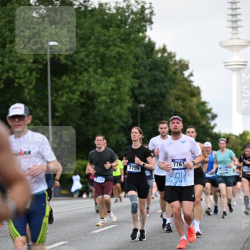 29.06.2025 - hella hamburg halbmarathon Dr. Thomas Lammeyer http://msf.ph/oto/8520328 29.06.2025 10:05:12 Kennedybrücke 1387, 1420, 1526, 1726, 2006, 2091, 2354, 2363, 2936, 3425, 3625, 3740, 4068, 4238, 4249, 4319, 4370, 4708, 5870, 6147, 6487, 6531, 6591, 6714, 6835, 6924, 7287, 7658, 7757, 7759, 7761, 8046, 8326, 8478, 8691, 8923, 9124, 9932, 10383, 10705 meine-sportfotos.de