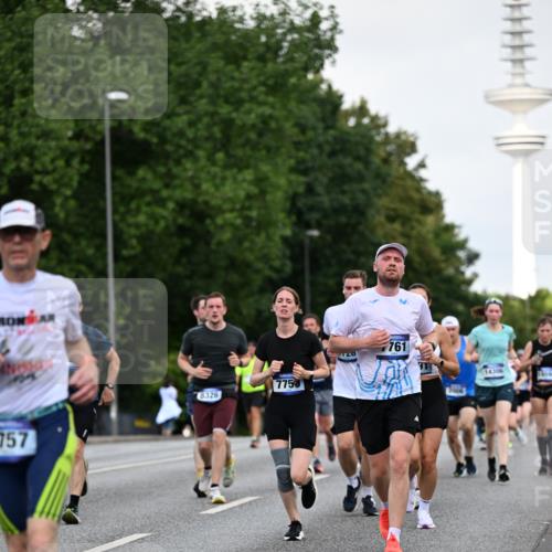 29.06.2025 - hella hamburg halbmarathon Dr. Thomas Lammeyer http://msf.ph/oto/8520346 29.06.2025 10:05:12 Kennedybrücke 1387, 1420, 1526, 1726, 2006, 2091, 2354, 2363, 2936, 3425, 3625, 3740, 4068, 4238, 4249, 4319, 4370, 4708, 5870, 6147, 6487, 6531, 6591, 6714, 6835, 6924, 7287, 7658, 7757, 7759, 7761, 8046, 8326, 8478, 8691, 8923, 9124, 9932, 10383, 10705 meine-sportfotos.de