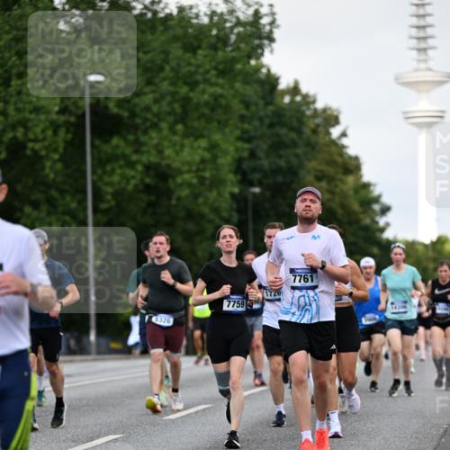 29.06.2025 - hella hamburg halbmarathon Dr. Thomas Lammeyer http://msf.ph/oto/8520361 29.06.2025 10:05:12 Kennedybrücke 1387, 1420, 1526, 1726, 2006, 2091, 2354, 2363, 2936, 3425, 3625, 3740, 4068, 4238, 4249, 4319, 4370, 4708, 5870, 6147, 6487, 6531, 6591, 6714, 6835, 6924, 7287, 7658, 7757, 7759, 7761, 8046, 8326, 8478, 8691, 8923, 9124, 9932, 10383, 10705 meine-sportfotos.de