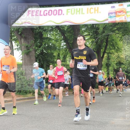 29.06.2025 - hella hamburg halbmarathon KatJ http://msf.ph/oto/8520411 29.06.2025 10:49:40 Zwischen KM18-KM19 1114, 1940, 4859, 6311, 7869 meine-sportfotos.de