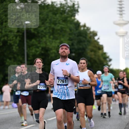 29.06.2025 - hella hamburg halbmarathon Dr. Thomas Lammeyer http://msf.ph/oto/8520416 29.06.2025 10:05:14 Kennedybrücke 1387, 1420, 1526, 1726, 2006, 2091, 2354, 2363, 2490, 2936, 3425, 3625, 3740, 4068, 4238, 4249, 4319, 4370, 4708, 5870, 6087, 6147, 6487, 6531, 6591, 6714, 6835, 6924, 7287, 7658, 7757, 7759, 7761, 8046, 8326, 8691, 8923, 9124, 9932, 10383, 10576, 10705 meine-sportfotos.de