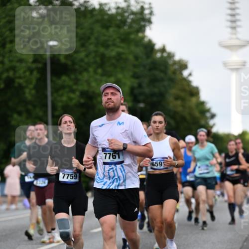 29.06.2025 - hella hamburg halbmarathon Dr. Thomas Lammeyer http://msf.ph/oto/8520424 29.06.2025 10:05:14 Kennedybrücke 1387, 1420, 1526, 1726, 2006, 2091, 2354, 2363, 2490, 2936, 3425, 3625, 3740, 4068, 4238, 4249, 4319, 4370, 4708, 5870, 6087, 6147, 6487, 6531, 6591, 6714, 6835, 6924, 7287, 7658, 7757, 7759, 7761, 8046, 8326, 8691, 8923, 9124, 9932, 10383, 10576, 10705 meine-sportfotos.de