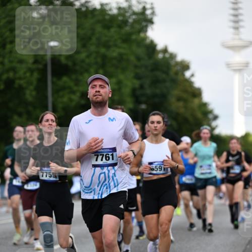 29.06.2025 - hella hamburg halbmarathon Dr. Thomas Lammeyer http://msf.ph/oto/8520436 29.06.2025 10:05:14 Kennedybrücke 1387, 1420, 1526, 1726, 2006, 2091, 2354, 2363, 2490, 2936, 3425, 3625, 3740, 4068, 4238, 4249, 4319, 4370, 4708, 5870, 6087, 6147, 6487, 6531, 6591, 6714, 6835, 6924, 7287, 7658, 7757, 7759, 7761, 8046, 8326, 8691, 8923, 9124, 9932, 10383, 10576, 10705 meine-sportfotos.de