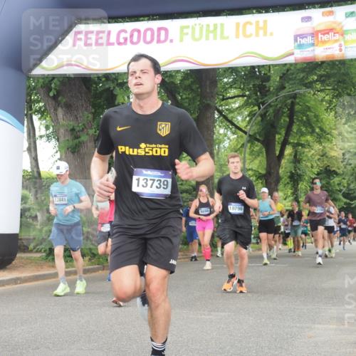 29.06.2025 - hella hamburg halbmarathon KatJ http://msf.ph/oto/8520447 29.06.2025 10:49:41 Zwischen KM18-KM19 1114, 1940, 4859, 6311 meine-sportfotos.de
