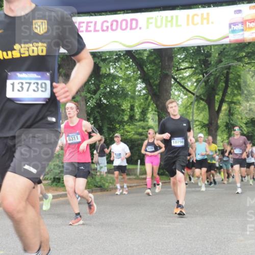 29.06.2025 - hella hamburg halbmarathon KatJ http://msf.ph/oto/8520464 29.06.2025 10:49:42 Zwischen KM18-KM19 1114, 1940, 4859, 6311 meine-sportfotos.de
