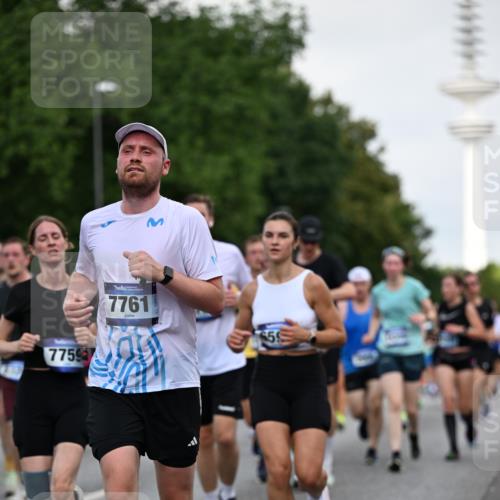29.06.2025 - hella hamburg halbmarathon Dr. Thomas Lammeyer http://msf.ph/oto/8520471 29.06.2025 10:05:15 Kennedybrücke 1387, 1420, 1526, 1726, 2006, 2091, 2354, 2363, 2490, 2936, 3425, 3625, 3740, 4068, 4238, 4249, 4319, 4370, 4708, 5870, 6087, 6147, 6487, 6531, 6591, 6835, 6924, 7287, 7658, 7757, 7759, 7761, 8030, 8046, 8326, 8691, 8923, 9124, 9932, 10383, 10576, 10705 meine-sportfotos.de