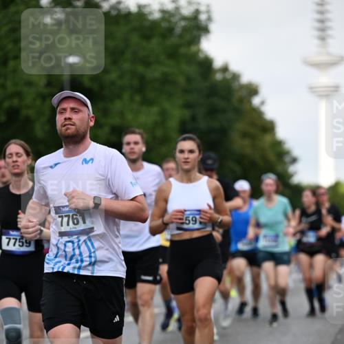 29.06.2025 - hella hamburg halbmarathon Dr. Thomas Lammeyer http://msf.ph/oto/8520482 29.06.2025 10:05:15 Kennedybrücke 1387, 1420, 1526, 1726, 2006, 2091, 2354, 2363, 2490, 2936, 3425, 3625, 3740, 4068, 4238, 4249, 4319, 4370, 4708, 5870, 6087, 6147, 6487, 6531, 6591, 6835, 6924, 7287, 7658, 7757, 7759, 7761, 8030, 8046, 8326, 8691, 8923, 9124, 9932, 10383, 10576, 10705 meine-sportfotos.de