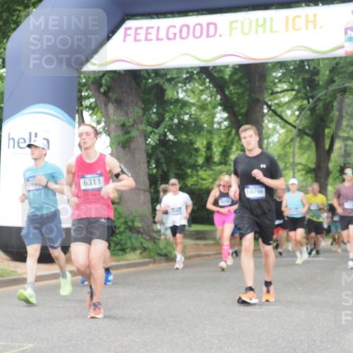 29.06.2025 - hella hamburg halbmarathon KatJ http://msf.ph/oto/8520494 29.06.2025 10:49:42 Zwischen KM18-KM19 1114, 1940, 4859, 6311 meine-sportfotos.de