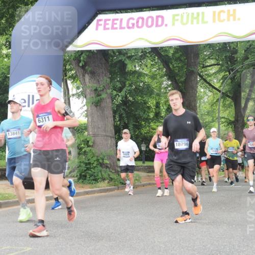 29.06.2025 - hella hamburg halbmarathon KatJ http://msf.ph/oto/8520501 29.06.2025 10:49:42 Zwischen KM18-KM19 1114, 1940, 4859, 6311 meine-sportfotos.de