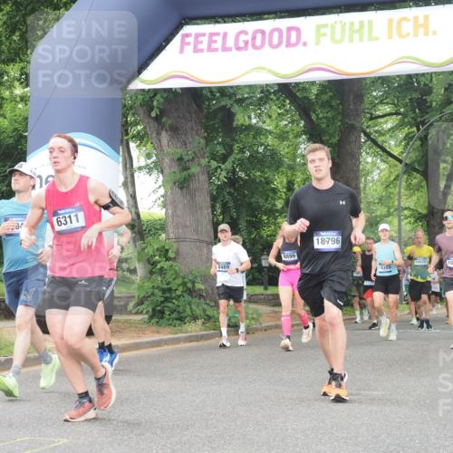 29.06.2025 - hella hamburg halbmarathon KatJ http://msf.ph/oto/8520509 29.06.2025 10:49:42 Zwischen KM18-KM19 1114, 1940, 4859, 6311 meine-sportfotos.de