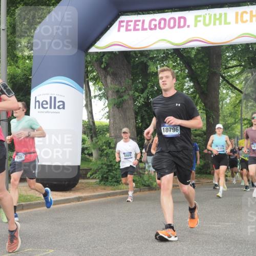 29.06.2025 - hella hamburg halbmarathon KatJ http://msf.ph/oto/8520535 29.06.2025 10:49:43 Zwischen KM18-KM19 1114, 1940, 4859, 6311, 8469 meine-sportfotos.de