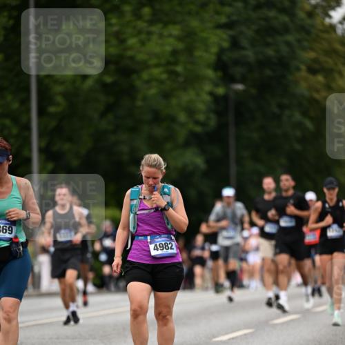 29.06.2025 - hella hamburg halbmarathon Dr. Thomas Lammeyer http://msf.ph/oto/8520543 29.06.2025 10:33:48 Kennedybrücke 1192, 1694, 1869, 2699, 3311, 3613, 4700, 4982, 5063, 5249, 5250, 5322, 7449, 8388, 8560, 10068, 10162, 11376 meine-sportfotos.de
