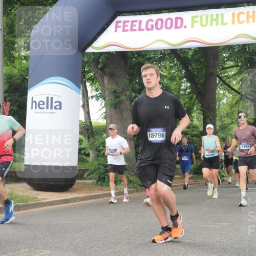 29.06.2025 - hella hamburg halbmarathon KatJ http://msf.ph/oto/8520546 29.06.2025 10:49:43 Zwischen KM18-KM19 1114, 1940, 4859, 6311, 8469 meine-sportfotos.de