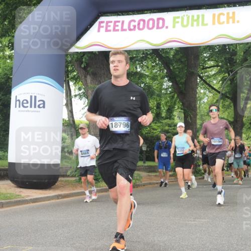 29.06.2025 - hella hamburg halbmarathon KatJ http://msf.ph/oto/8520572 29.06.2025 10:49:43 Zwischen KM18-KM19 1114, 1940, 4859, 6311, 8469 meine-sportfotos.de