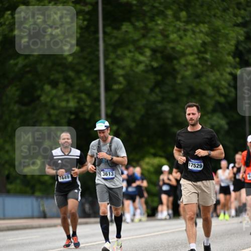 29.06.2025 - hella hamburg halbmarathon Dr. Thomas Lammeyer http://msf.ph/oto/8520601 29.06.2025 10:33:54 Kennedybrücke 1192, 1661, 1694, 1869, 2699, 3613, 4580, 4700, 4982, 5063, 5249, 5250, 5322, 6418, 6598, 7449, 8388, 10068, 10162, 10641, 11376 meine-sportfotos.de