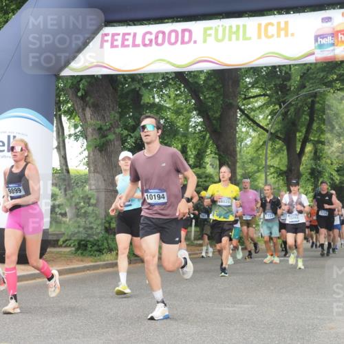 29.06.2025 - hella hamburg halbmarathon KatJ http://msf.ph/oto/8520635 29.06.2025 10:49:45 Zwischen KM18-KM19 1126, 1724, 6311, 8469 meine-sportfotos.de