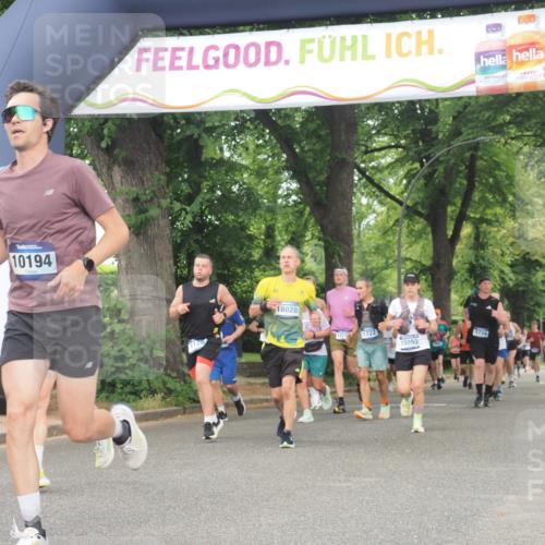 29.06.2025 - hella hamburg halbmarathon KatJ http://msf.ph/oto/8520675 29.06.2025 10:49:45 Zwischen KM18-KM19 1126, 1724, 6311, 8469 meine-sportfotos.de