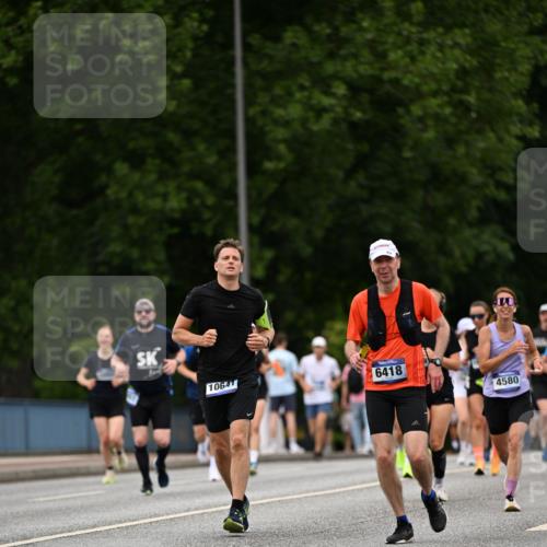 29.06.2025 - hella hamburg halbmarathon Dr. Thomas Lammeyer http://msf.ph/oto/8520731 29.06.2025 10:33:59 Kennedybrücke 1192, 1230, 1661, 1869, 2901, 3613, 4575, 4580, 4700, 4982, 5063, 5322, 6418, 6598, 7449, 8388, 10162, 10641, 10880 meine-sportfotos.de