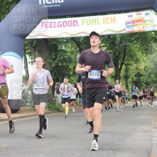29.06.2025 - hella hamburg halbmarathon KatJ http://msf.ph/oto/8520841 29.06.2025 10:49:49 Zwischen KM18-KM19 1126, 1722, 1724, 1881, 4370, 4665, 5734, 8469 meine-sportfotos.de