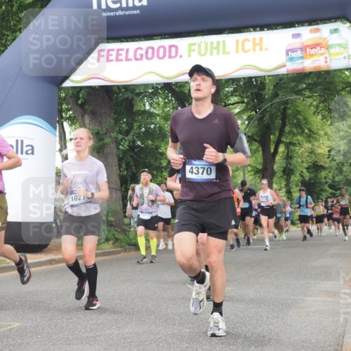 29.06.2025 - hella hamburg halbmarathon KatJ http://msf.ph/oto/8520850 29.06.2025 10:49:49 Zwischen KM18-KM19 1126, 1722, 1724, 1881, 4370, 4665, 5734, 8469 meine-sportfotos.de