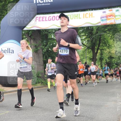 29.06.2025 - hella hamburg halbmarathon KatJ http://msf.ph/oto/8520853 29.06.2025 10:49:49 Zwischen KM18-KM19 1126, 1722, 1724, 1881, 4370, 4665, 5734, 8469 meine-sportfotos.de