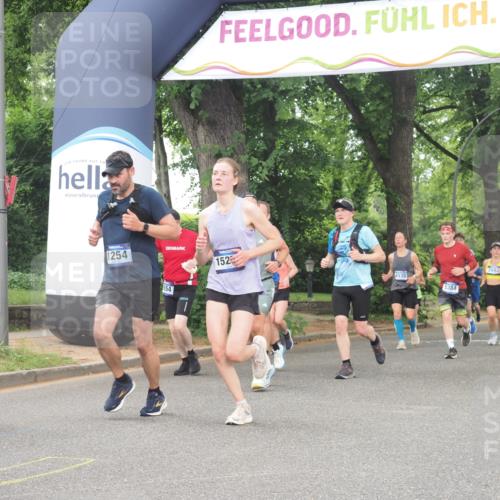 29.06.2025 - hella hamburg halbmarathon KatJ http://msf.ph/oto/8520993 29.06.2025 10:49:54 Zwischen KM18-KM19 1254, 1334, 1573, 1722, 1881, 3001, 3921, 4370, 4665, 5384, 5734 meine-sportfotos.de