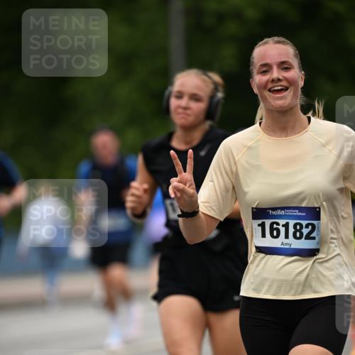 29.06.2025 - hella hamburg halbmarathon Dr. Thomas Lammeyer http://msf.ph/oto/8521005 29.06.2025 10:34:07 Kennedybrücke 1063, 1192, 1230, 1661, 2901, 3573, 3613, 4575, 4580, 4982, 5322, 6418, 6598, 7449, 8048, 10162, 10641, 10880 meine-sportfotos.de