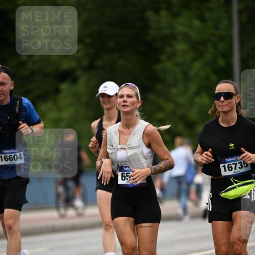 29.06.2025 - hella hamburg halbmarathon Dr. Thomas Lammeyer http://msf.ph/oto/8521100 29.06.2025 10:34:10 Kennedybrücke 1063, 1192, 1230, 1661, 2901, 3524, 3573, 3613, 4198, 4575, 4580, 4819, 6418, 6598, 7449, 8048, 10641, 10880 meine-sportfotos.de