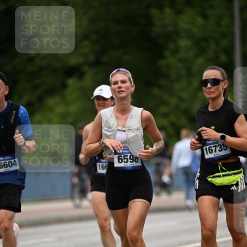 29.06.2025 - hella hamburg halbmarathon Dr. Thomas Lammeyer http://msf.ph/oto/8521108 29.06.2025 10:34:10 Kennedybrücke 1063, 1192, 1230, 1661, 2901, 3524, 3573, 3613, 4198, 4575, 4580, 4819, 6418, 6598, 7449, 8048, 10641, 10880 meine-sportfotos.de