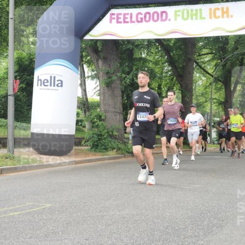 29.06.2025 - hella hamburg halbmarathon KatJ http://msf.ph/oto/8521266 29.06.2025 10:50:04 Zwischen KM18-KM19 1427, 1464, 2683, 7243 meine-sportfotos.de