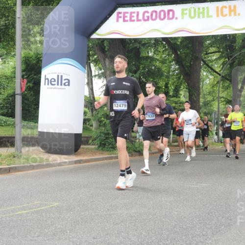 29.06.2025 - hella hamburg halbmarathon KatJ http://msf.ph/oto/8521285 29.06.2025 10:50:04 Zwischen KM18-KM19 1427, 1464, 2683, 7243 meine-sportfotos.de