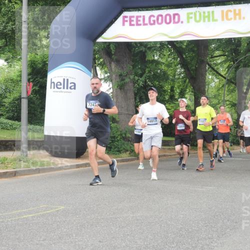 29.06.2025 - hella hamburg halbmarathon KatJ http://msf.ph/oto/8521355 29.06.2025 10:50:06 Zwischen KM18-KM19 1427, 7243 meine-sportfotos.de