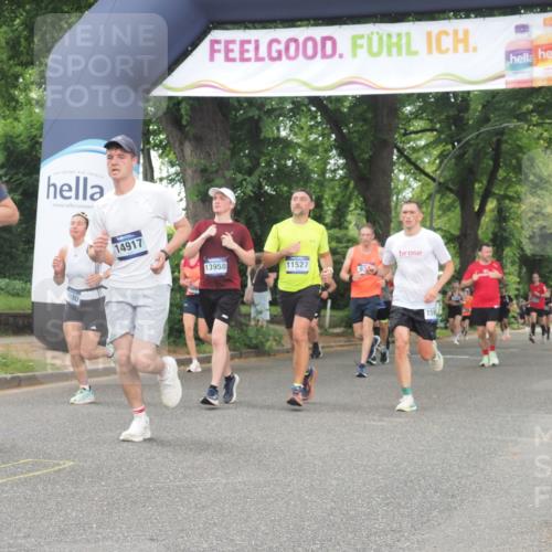 29.06.2025 - hella hamburg halbmarathon KatJ http://msf.ph/oto/8521386 29.06.2025 10:50:07 Zwischen KM18-KM19 1427, 7243 meine-sportfotos.de