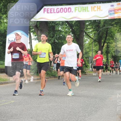 29.06.2025 - hella hamburg halbmarathon KatJ http://msf.ph/oto/8521410 29.06.2025 10:50:08 Zwischen KM18-KM19 1427, 7243 meine-sportfotos.de