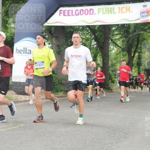 29.06.2025 - hella hamburg halbmarathon KatJ http://msf.ph/oto/8521439 29.06.2025 10:50:08 Zwischen KM18-KM19 1427, 7243 meine-sportfotos.de
