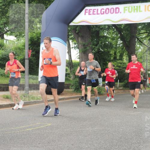 29.06.2025 - hella hamburg halbmarathon KatJ http://msf.ph/oto/8521482 29.06.2025 10:50:09 Zwischen KM18-KM19 4328, 7243 meine-sportfotos.de