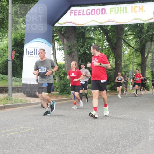 29.06.2025 - hella hamburg halbmarathon KatJ http://msf.ph/oto/8521552 29.06.2025 10:50:10 Zwischen KM18-KM19 4328, 7243 meine-sportfotos.de