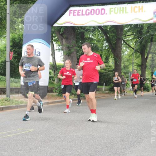 29.06.2025 - hella hamburg halbmarathon KatJ http://msf.ph/oto/8521572 29.06.2025 10:50:11 Zwischen KM18-KM19 4328, 7243 meine-sportfotos.de