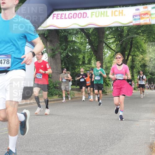 29.06.2025 - hella hamburg halbmarathon KatJ http://msf.ph/oto/8521741 29.06.2025 10:50:15 Zwischen KM18-KM19 2424, 2685, 4328, 7453 meine-sportfotos.de