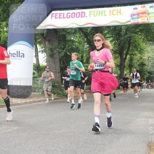 29.06.2025 - hella hamburg halbmarathon KatJ http://msf.ph/oto/8521793 29.06.2025 10:50:16 Zwischen KM18-KM19 2424, 2685, 4328, 7290, 7453 meine-sportfotos.de