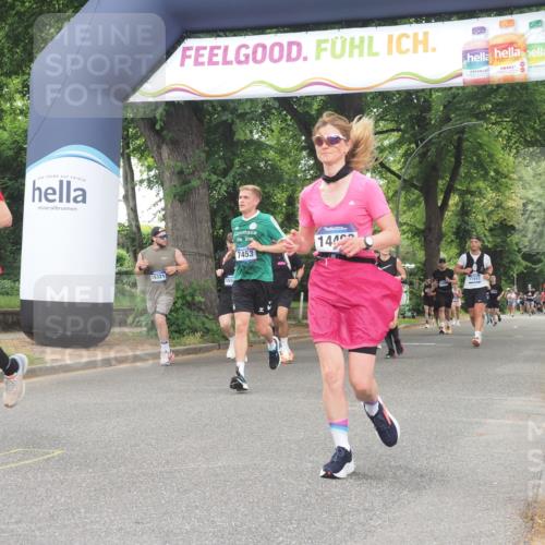 29.06.2025 - hella hamburg halbmarathon KatJ http://msf.ph/oto/8521800 29.06.2025 10:50:16 Zwischen KM18-KM19 2424, 2685, 4328, 7290, 7453 meine-sportfotos.de