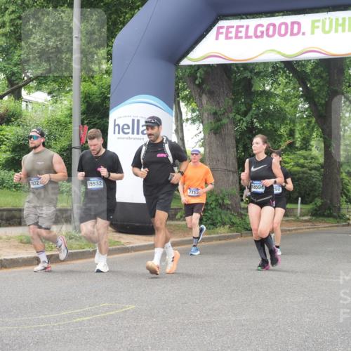 29.06.2025 - hella hamburg halbmarathon KatJ http://msf.ph/oto/8521818 29.06.2025 10:50:18 Zwischen KM18-KM19 2424, 2685, 7290, 7453, 7717 meine-sportfotos.de