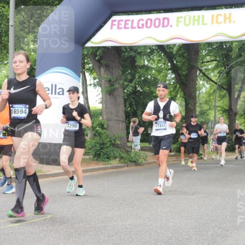 29.06.2025 - hella hamburg halbmarathon KatJ http://msf.ph/oto/8521875 29.06.2025 10:50:20 Zwischen KM18-KM19 2424, 2685, 7290, 7453, 7717 meine-sportfotos.de